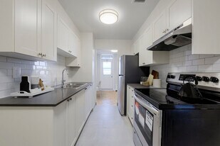 Villa Nova in Toronto, ON - Building Photo