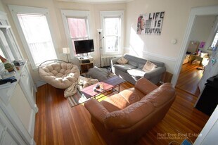 25 Forest Hills St, Unit 3 in Boston, MA - Building Photo