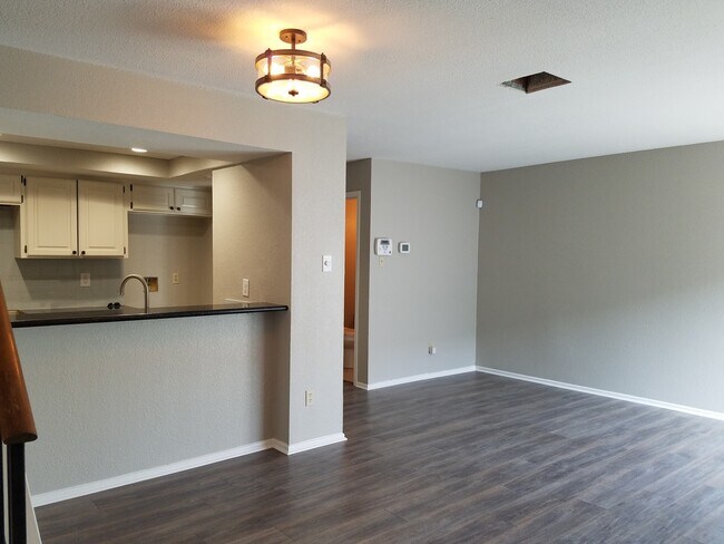 335 Harmony Ct in San Antonio, TX - Building Photo - Building Photo