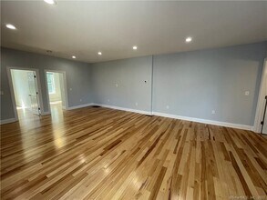 36 Mechanic St in Stonington, CT - Building Photo - Building Photo
