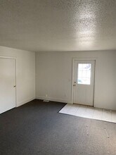 3803 67th St in Urbandale, IA - Building Photo - Building Photo