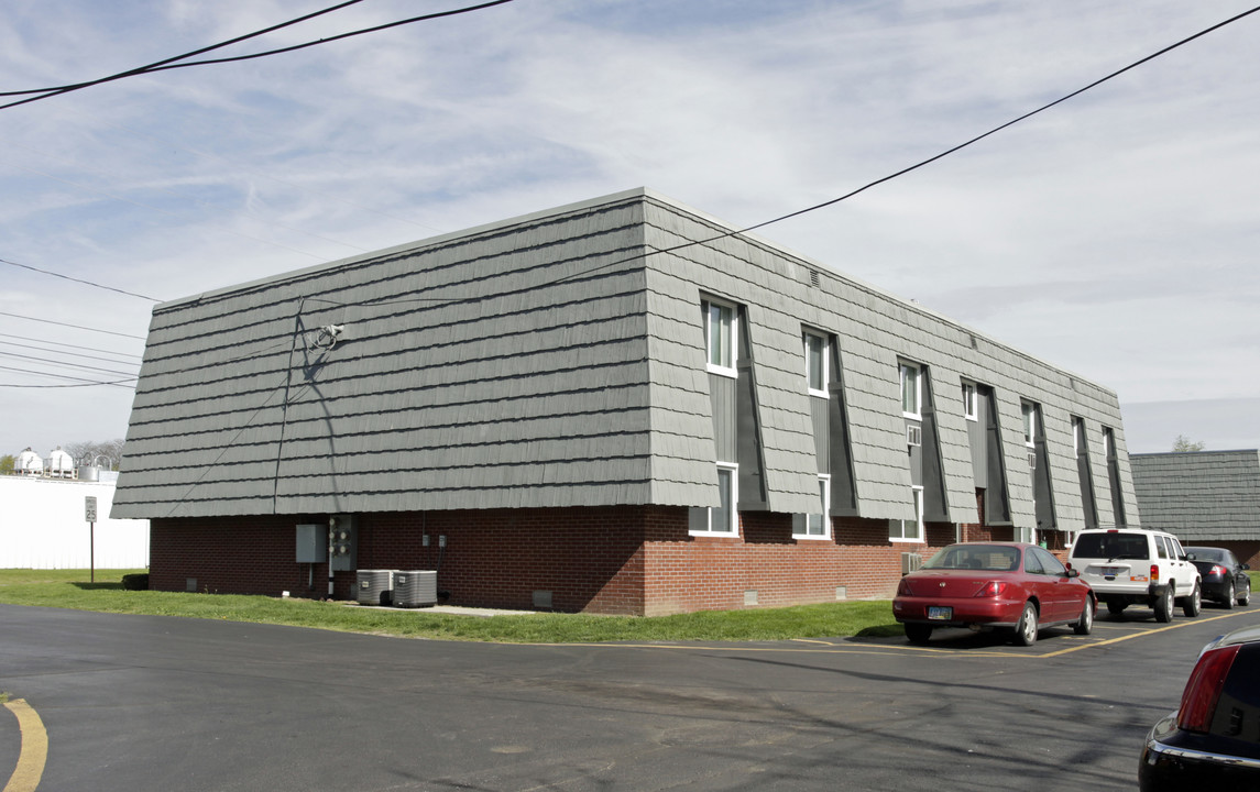 L J Apartments in Bowling Green, OH - Building Photo