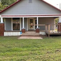 319 Harrison in Hughes Springs, TX - Building Photo
