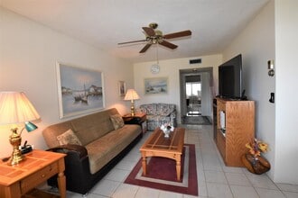 3240 Lake Osborne Dr in Lake Worth Beach, FL - Building Photo - Building Photo