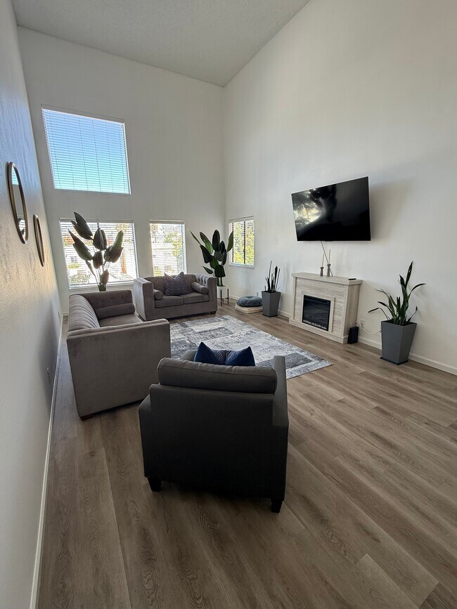 1118 Valencia St in Los Angeles, CA - Foto de edificio - Building Photo