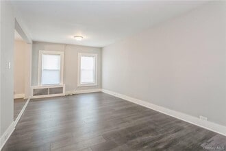 156 Bellevue Pl in Yonkers, NY - Building Photo - Building Photo