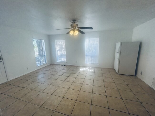 1008 Clayton Nolen Dr in Horseshoe Bay, TX - Building Photo - Building Photo