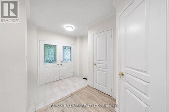 11 Alberta Dr in Vaughan, ON - Building Photo - Building Photo
