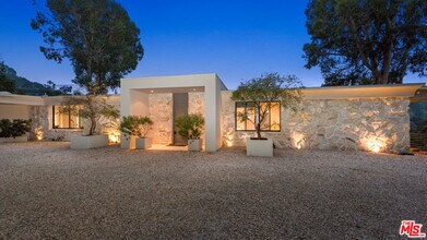 10556 Fontenelle Way in Los Angeles, CA - Building Photo - Building Photo