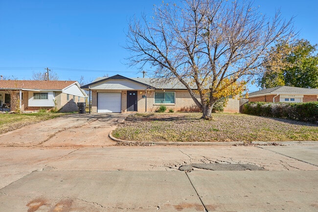 1404 N Nail Pky in Moore, OK - Building Photo - Building Photo