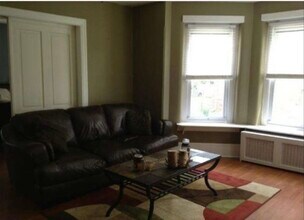 26 Lincoln Ave, Unit #1 Downstairs in Lansdale, PA - Building Photo - Building Photo