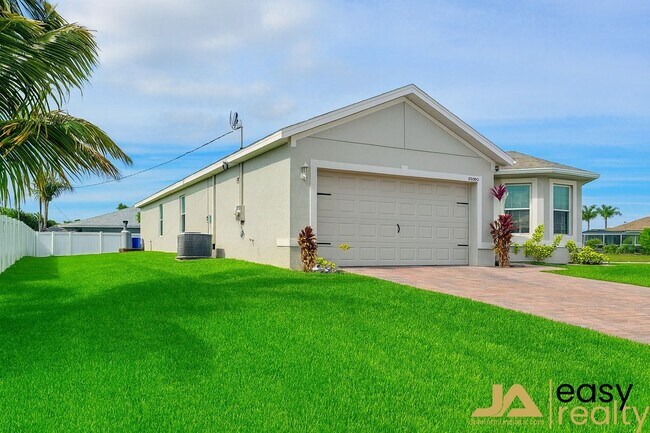 2220 NE 5th Ave in Cape Coral, FL - Building Photo - Building Photo