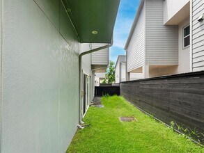 7706 Jack Oak Ave in Houston, TX - Foto de edificio - Building Photo