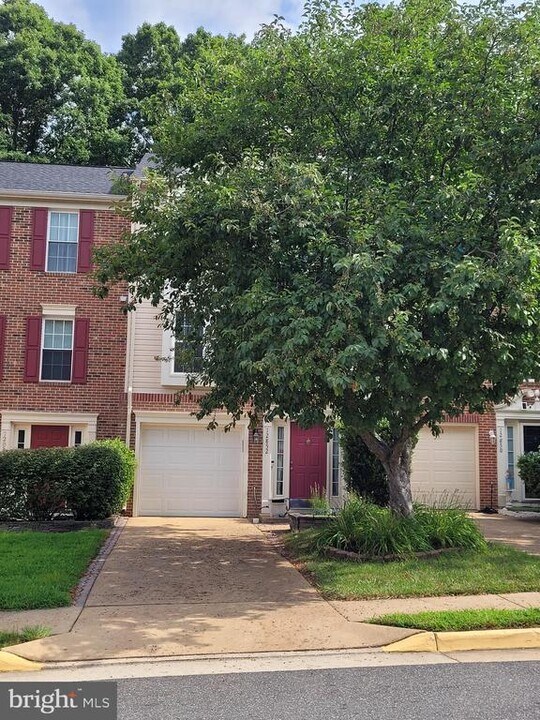 12852 Silvia Loop in Woodbridge, VA - Building Photo