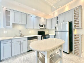 312 W 5th St in Los Angeles, CA - Building Photo - Building Photo
