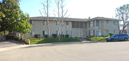 Anderwood Court in Pomona, CA - Foto de edificio - Building Photo