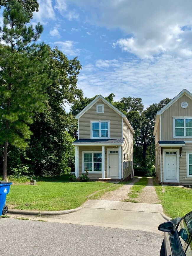 3921 Lexington Dr in Raleigh, NC - Building Photo - Building Photo