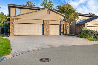 6004 Loch Maree in San Antonio, TX - Building Photo - Building Photo