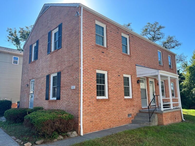 2512 Plateau Rd in Charlottesville, VA - Building Photo