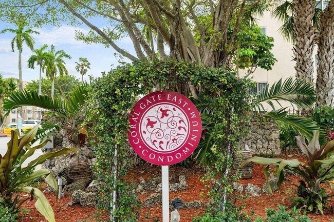 6960 Miami Gardens Dr in Hialeah, FL - Building Photo - Building Photo