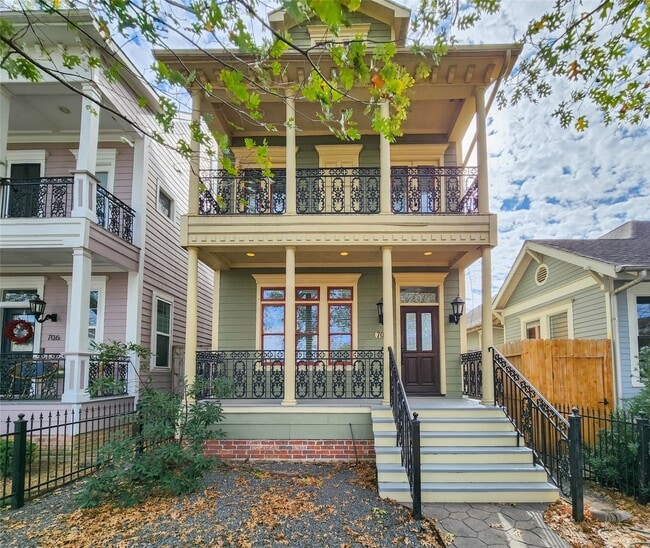 property at 704 E 9th St