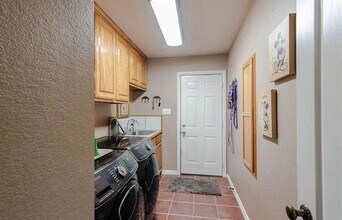 10899 Jackson Rd in Krum, TX - Building Photo - Building Photo