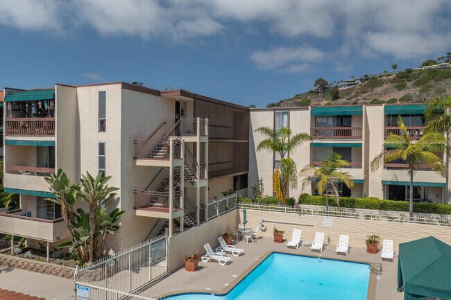 6455 La Jolla Blvd in La Jolla, CA - Building Photo - Building Photo