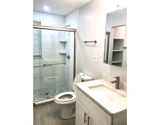 83 Highland St-Unit -1 in Boston, MA - Foto de edificio - Building Photo