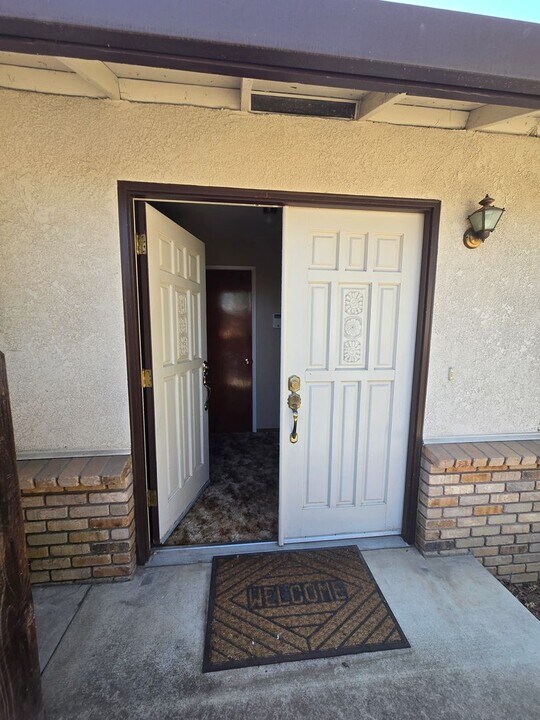 512 N Palm St in Turlock, CA - Building Photo