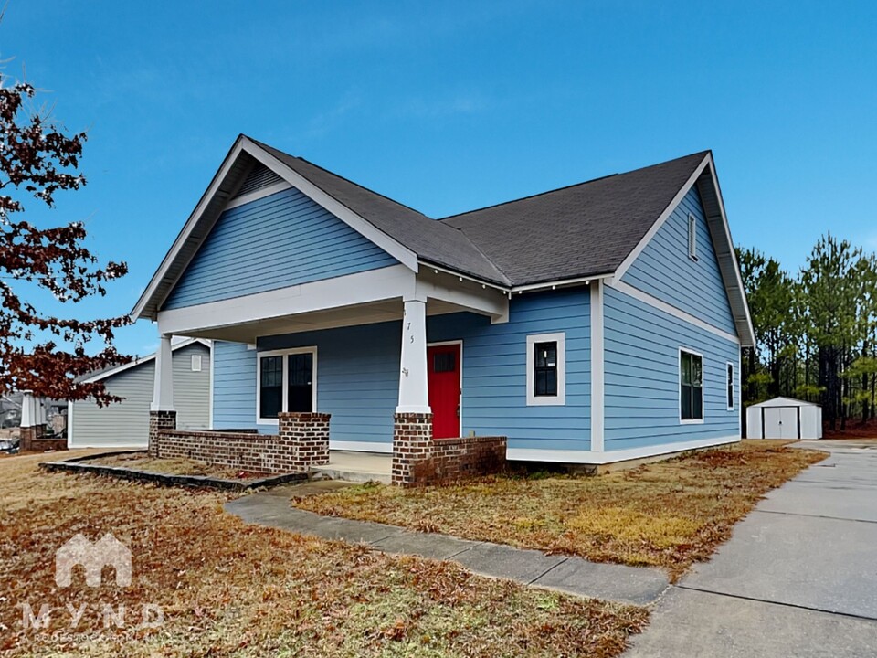 175 Enclave Ave in Calera, AL - Building Photo