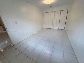 2522 NE 184th Terrace in North Miami Beach, FL - Foto de edificio - Building Photo