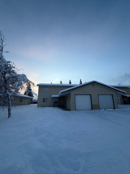 1223 Bainbridge Blvd in Fairbanks, AK - Building Photo