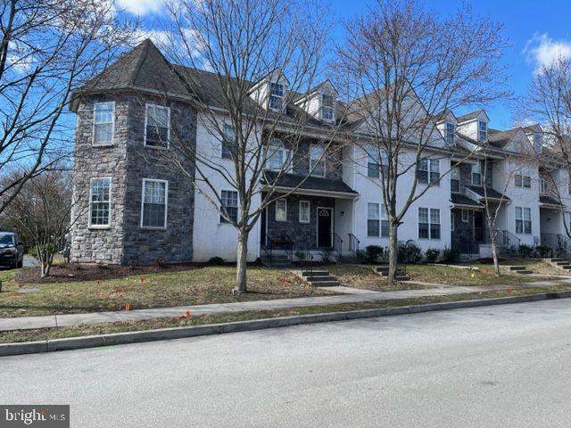 64 GROVE in Devon, PA - Foto de edificio