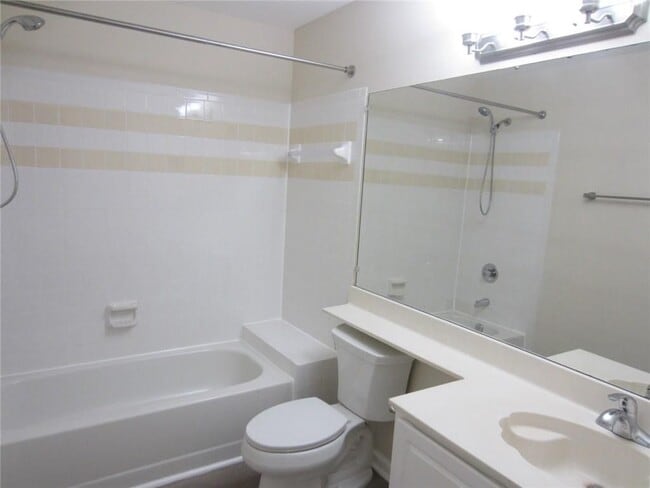 4036 Oak Glenn Dr, Unit 103 in Duluth, GA - Building Photo - Building Photo