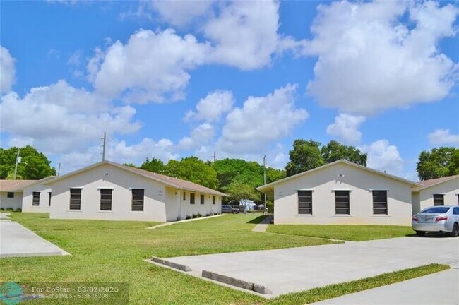 203 N 59th Ave in Hollywood, FL - Building Photo - Building Photo