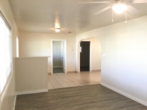 8729 E Ostler St in Selma, CA - Building Photo - Building Photo