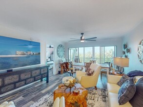 300 Stevens Landing Dr in Marco Island, FL - Building Photo - Building Photo