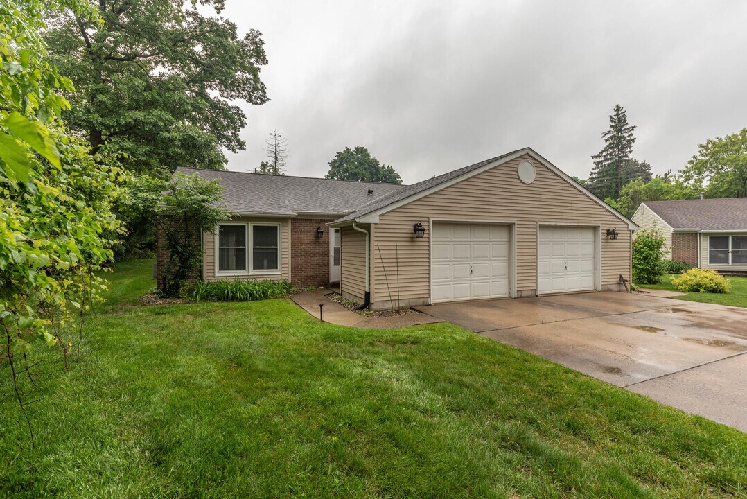 374 Detroit St in Saline, MI - Building Photo