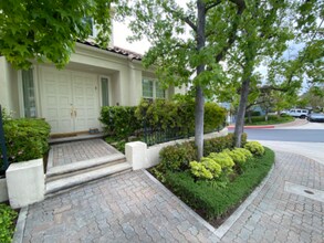 11734 Folkstone Ln in Los Angeles, CA - Foto de edificio - Building Photo