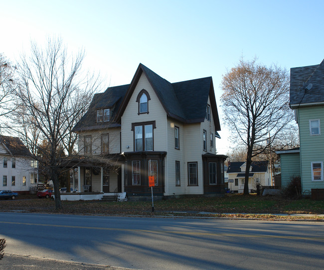 112 Third St in Waterford, NY - Building Photo - Building Photo