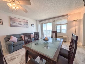 303 Atlantic Ave in Virginia Beach, VA - Building Photo - Building Photo