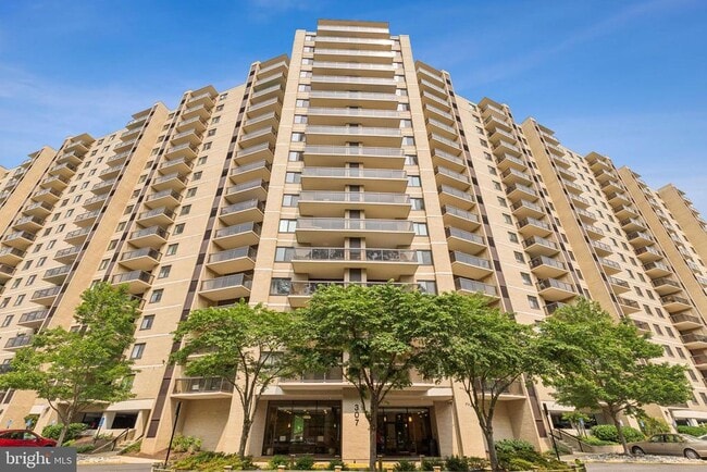307 Yoakum Pkwy in Alexandria, VA - Building Photo - Building Photo