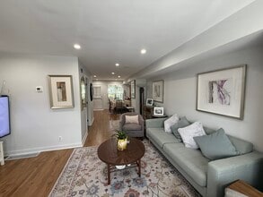 7925 Ridge Ave, Unit 45 in Philadelphia, PA - Foto de edificio - Building Photo