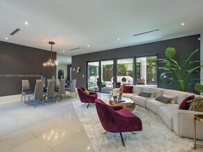7500 SW 57th Ct in South Miami, FL - Building Photo - Building Photo