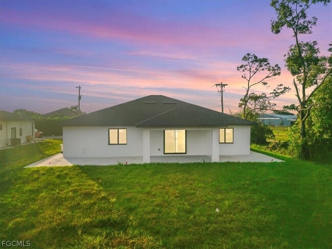 541 Chalet Ave S in Lehigh Acres, FL - Building Photo - Building Photo