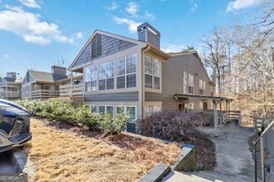 2006 Riverview Dr in Marietta, GA - Building Photo