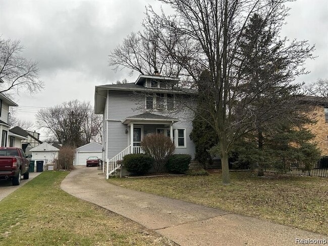 property at 613 E Lincoln Ave