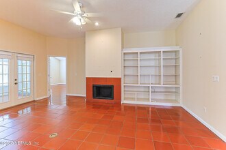 1561 Stonebriar Rd in Green Cove Springs, FL - Building Photo - Building Photo