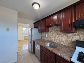 245-39-24576 76th Ave in Queens, NY - Building Photo - Building Photo