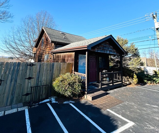 1320 N Main St in Blacksburg, VA - Building Photo - Building Photo